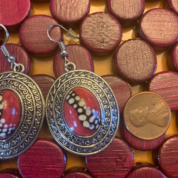 Hand painted red and silver oval earrings - Picture 3 of 4